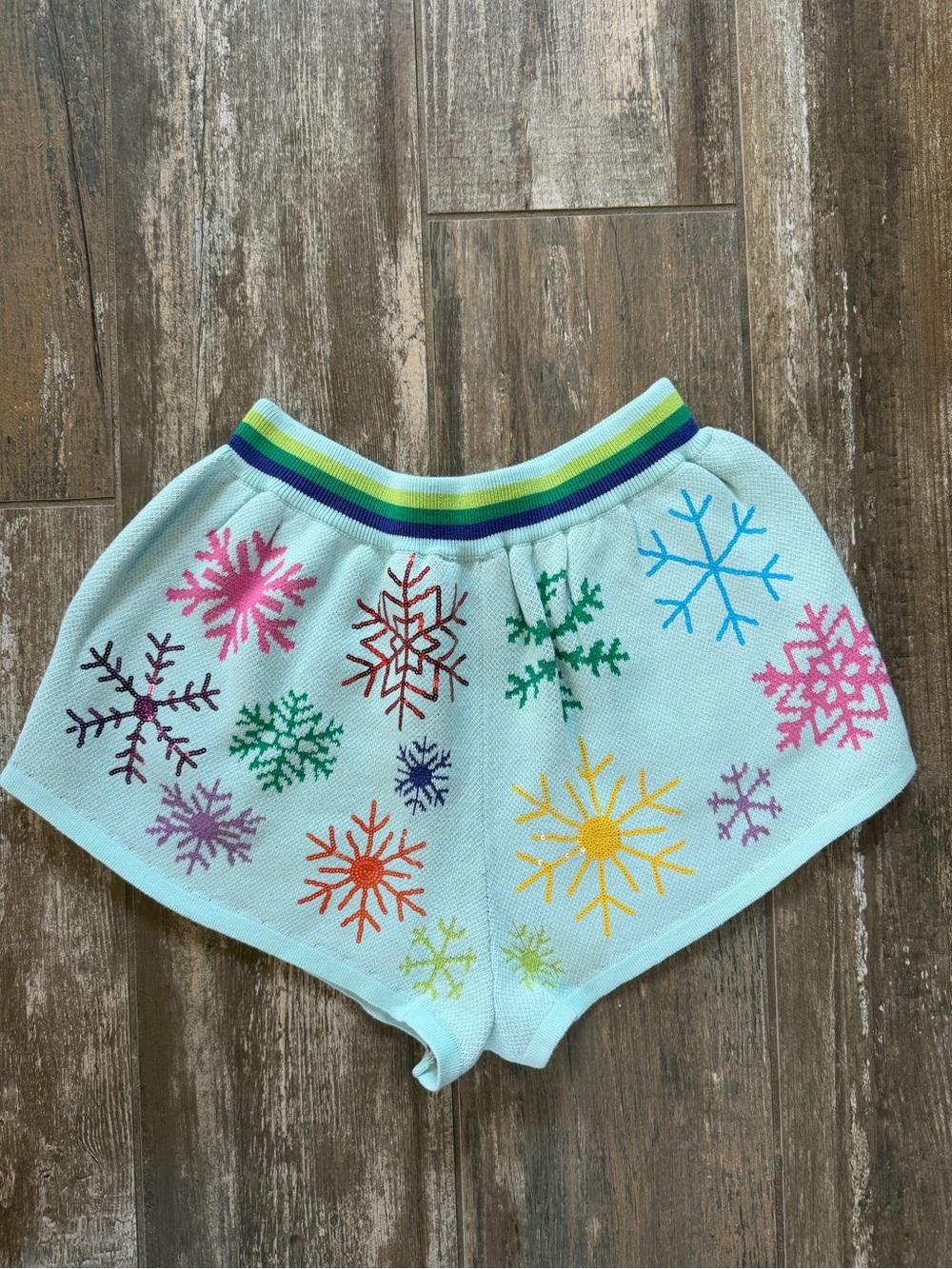 QUEEN OF SPARKLES Knit Shorts with Multicolor sequin/beaded Snowflakes
